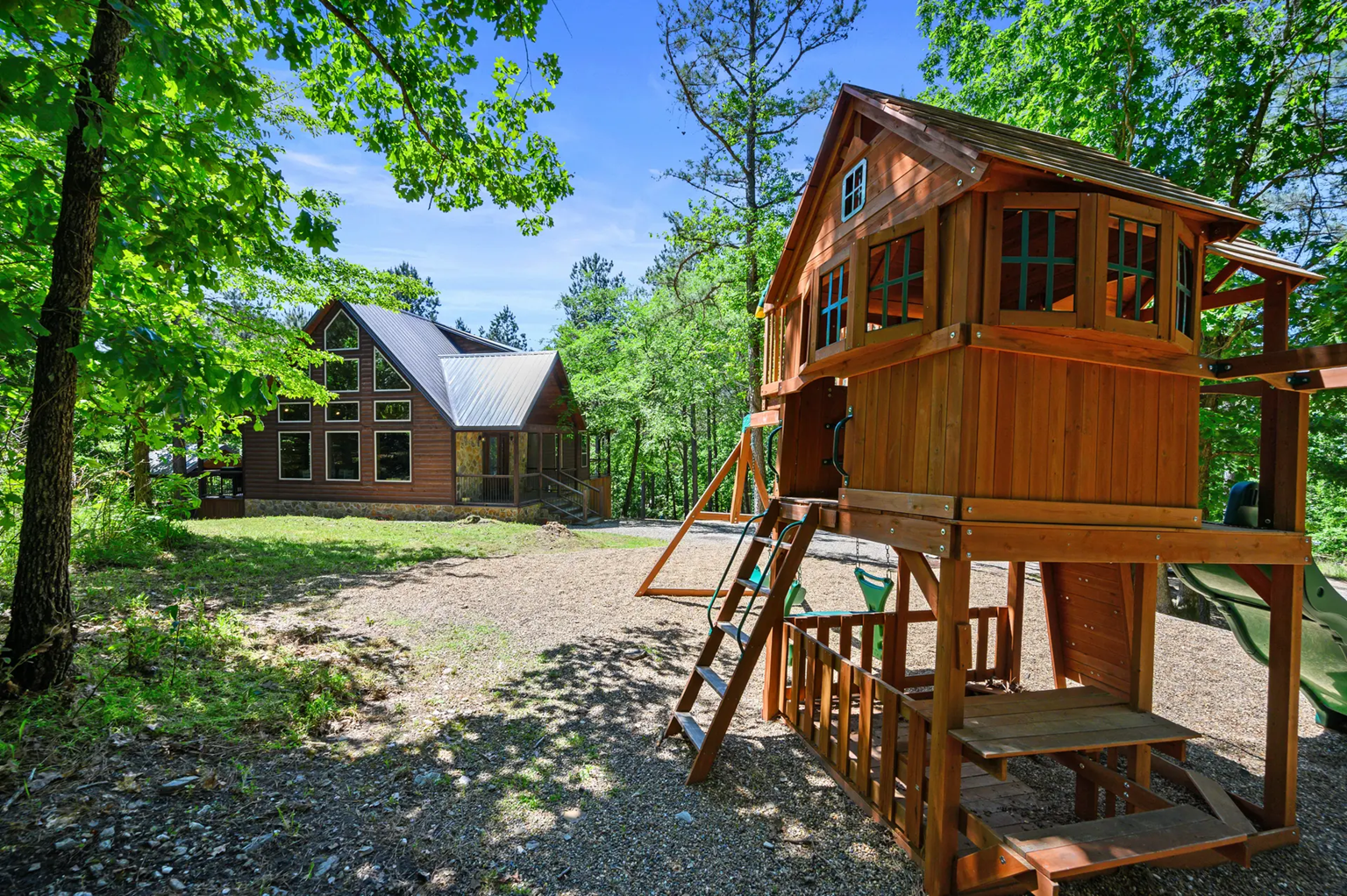 Picasso's Inspiration Cabin Image 2