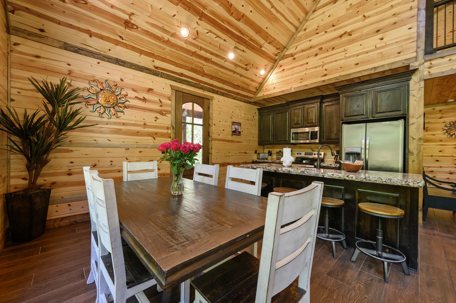 Picasso's Inspiration Cabin Image 4