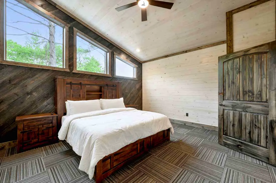 Picasso's Masterpiece Cabin Image 12