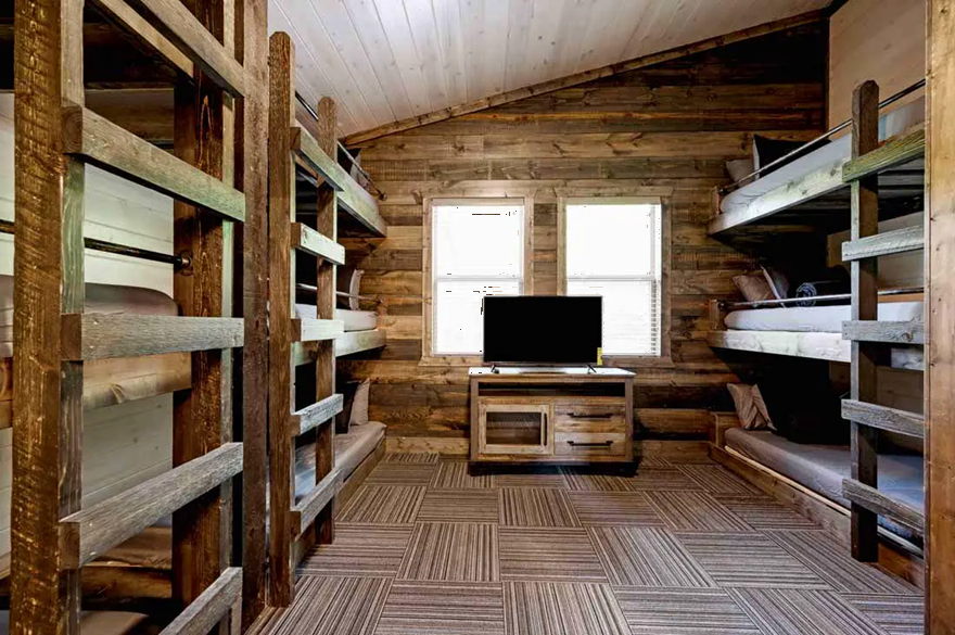 Picasso's Masterpiece Cabin Image 13