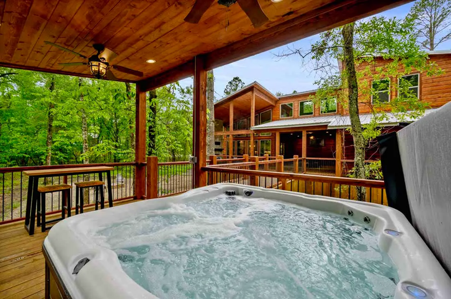 Picasso's Masterpiece Cabin Image 14