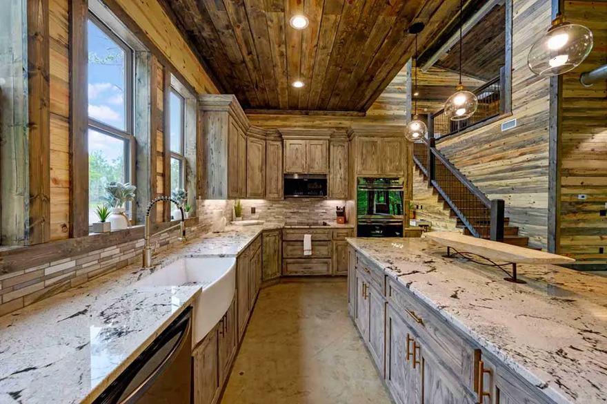 Picasso's Masterpiece Cabin Image 4