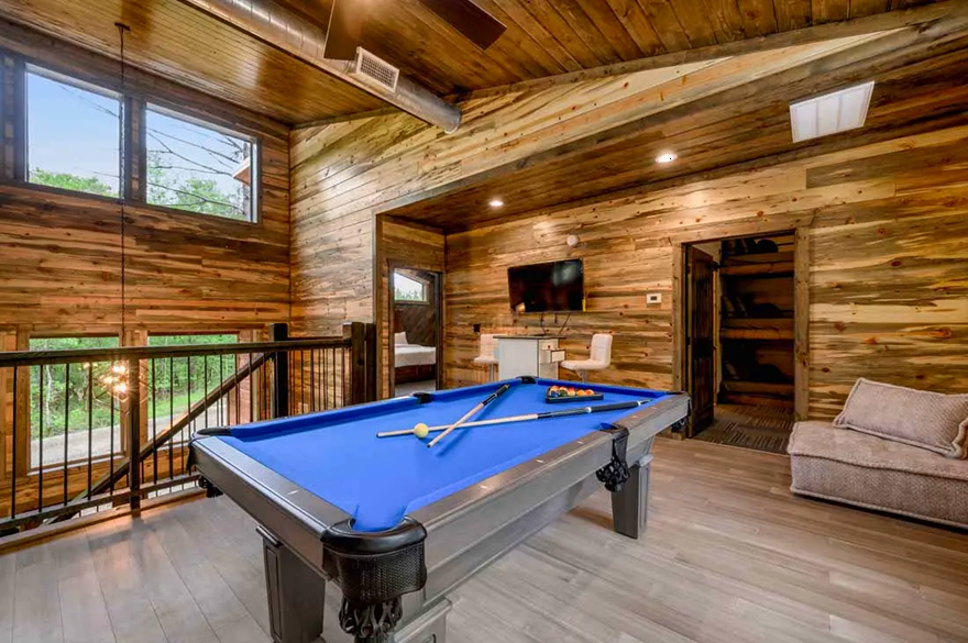 Picasso's Masterpiece Cabin Image 5