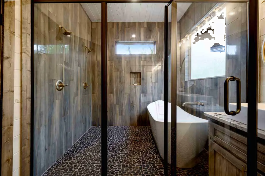 Picasso's Masterpiece Cabin Image 7