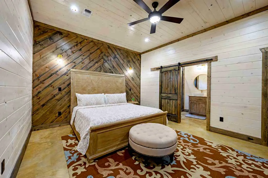 Picasso's Masterpiece Cabin Image 8