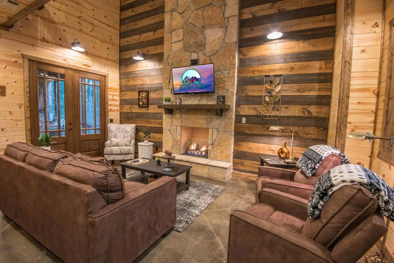 Picasso's Notebook Cabin Image 10