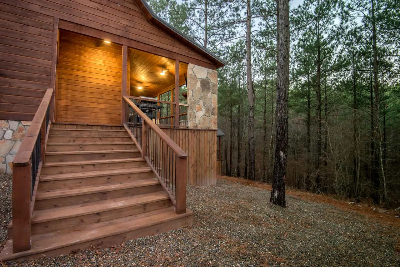 Picasso's Notebook Cabin Image 13